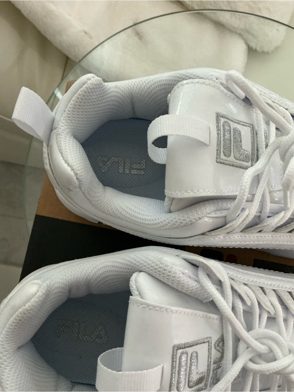 NEW Fila White Disrupter II Metallic Sneakers Size 8.5 - Picture 4 of 6